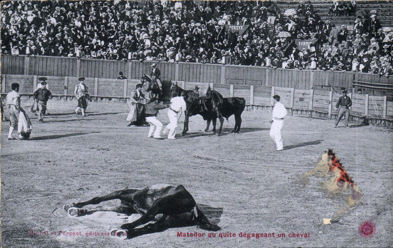 Postal Corrida Curso de toros Matador al quite que retiran a un caballo