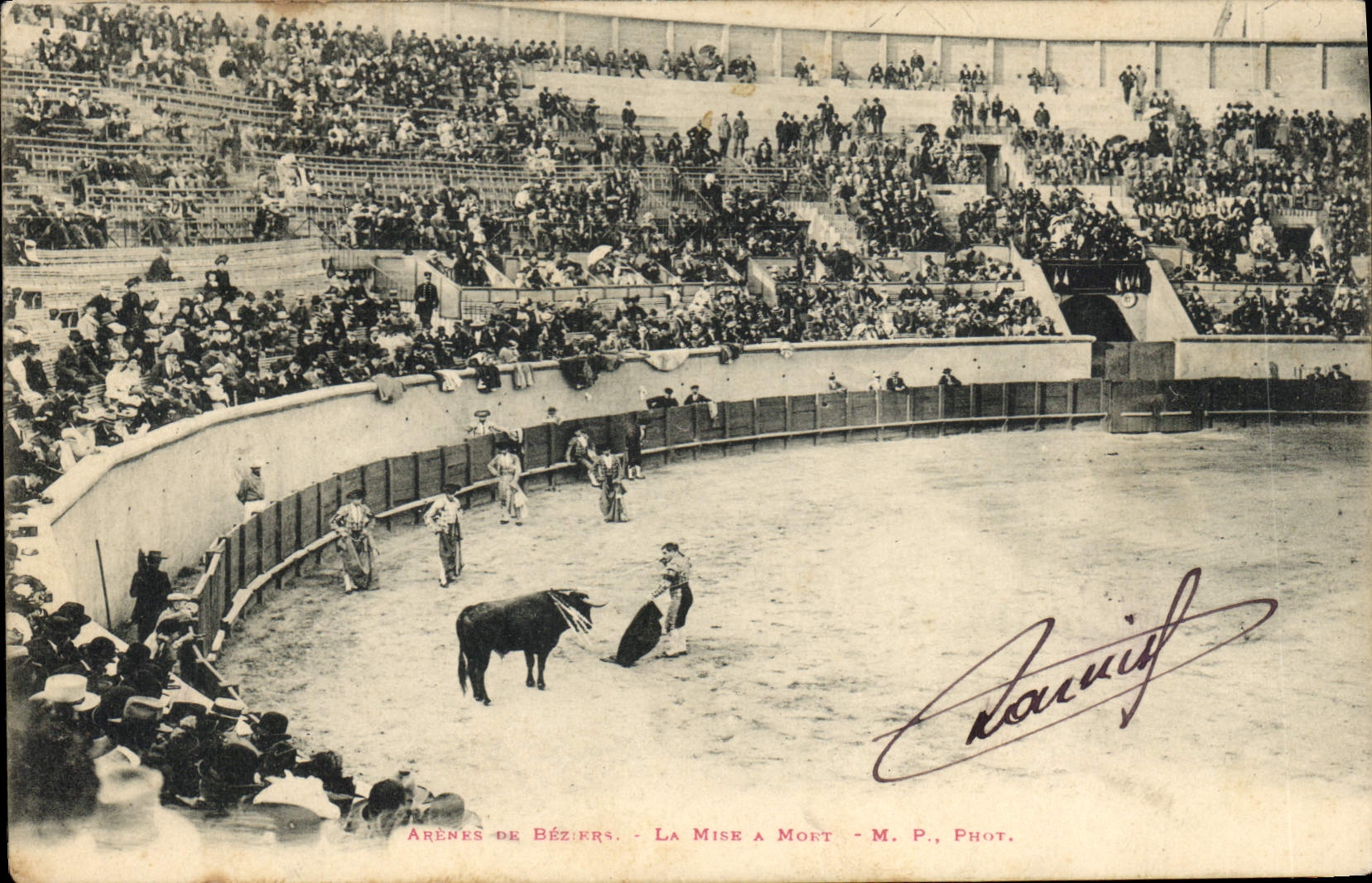 CPA Corrida Course de taureaux Arenes de Beziers La mise a mort 