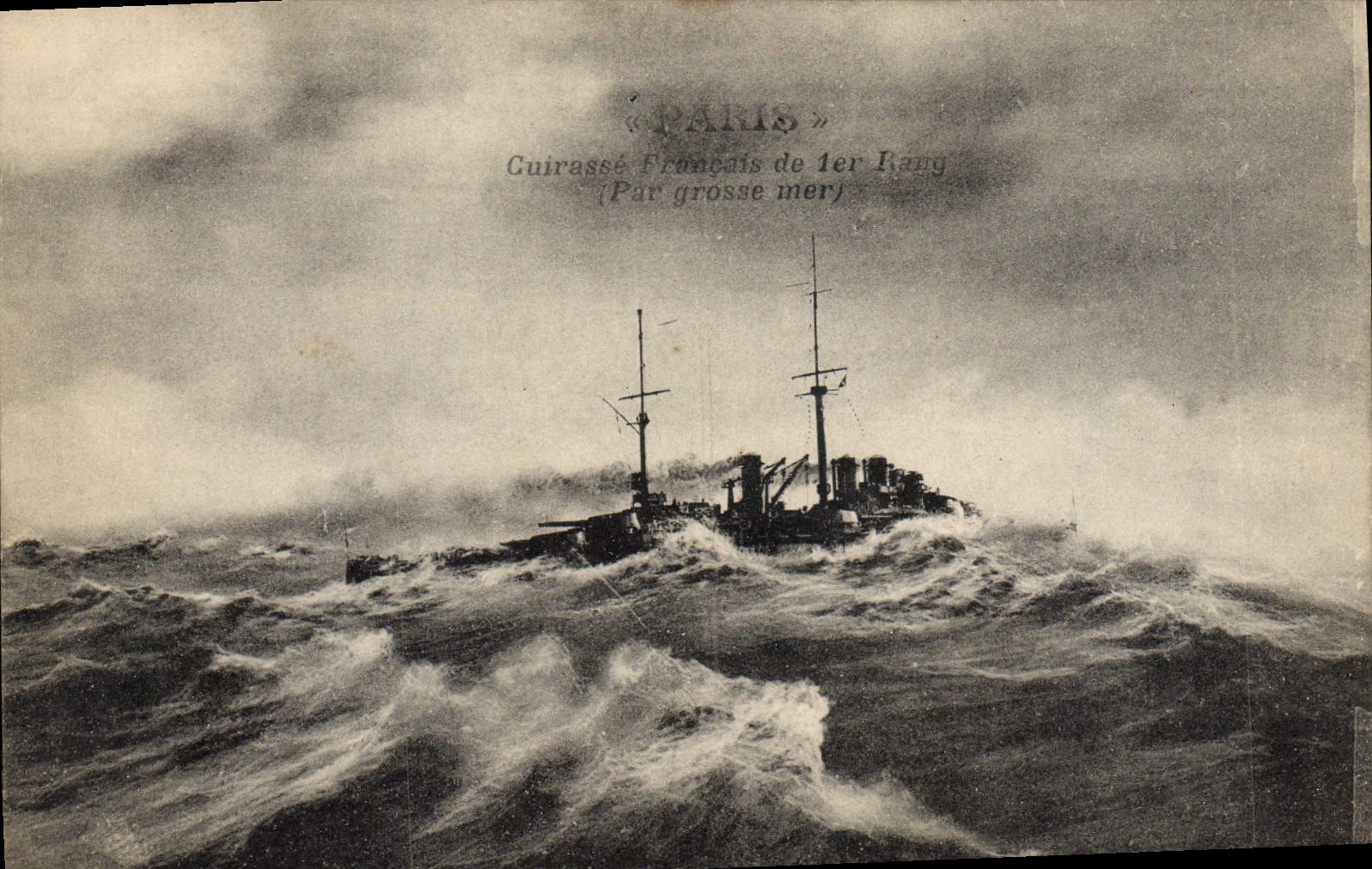 CPA Bateau de Guerre Paris Cuirasse Francais de 1er rang par grosse mer