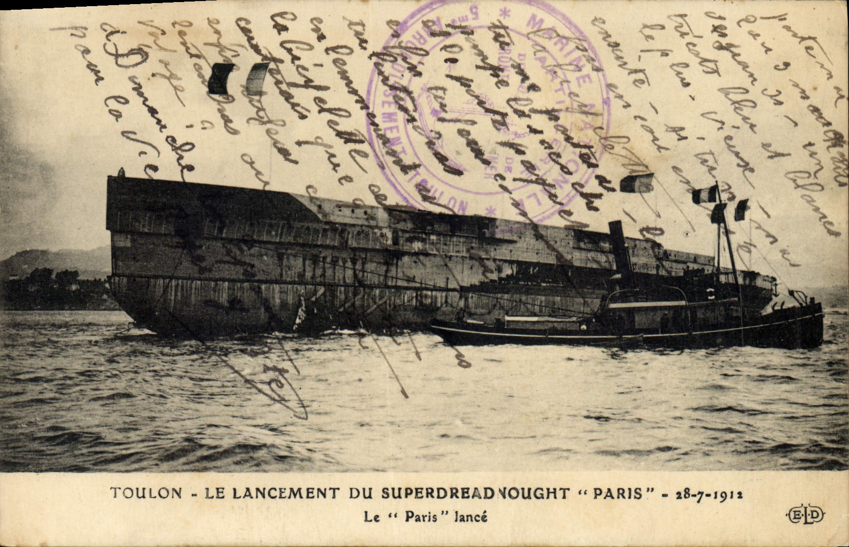 CPA Bateau de Guerre Toulon Le lancement du superdreadnought Paris Le Paris lance
