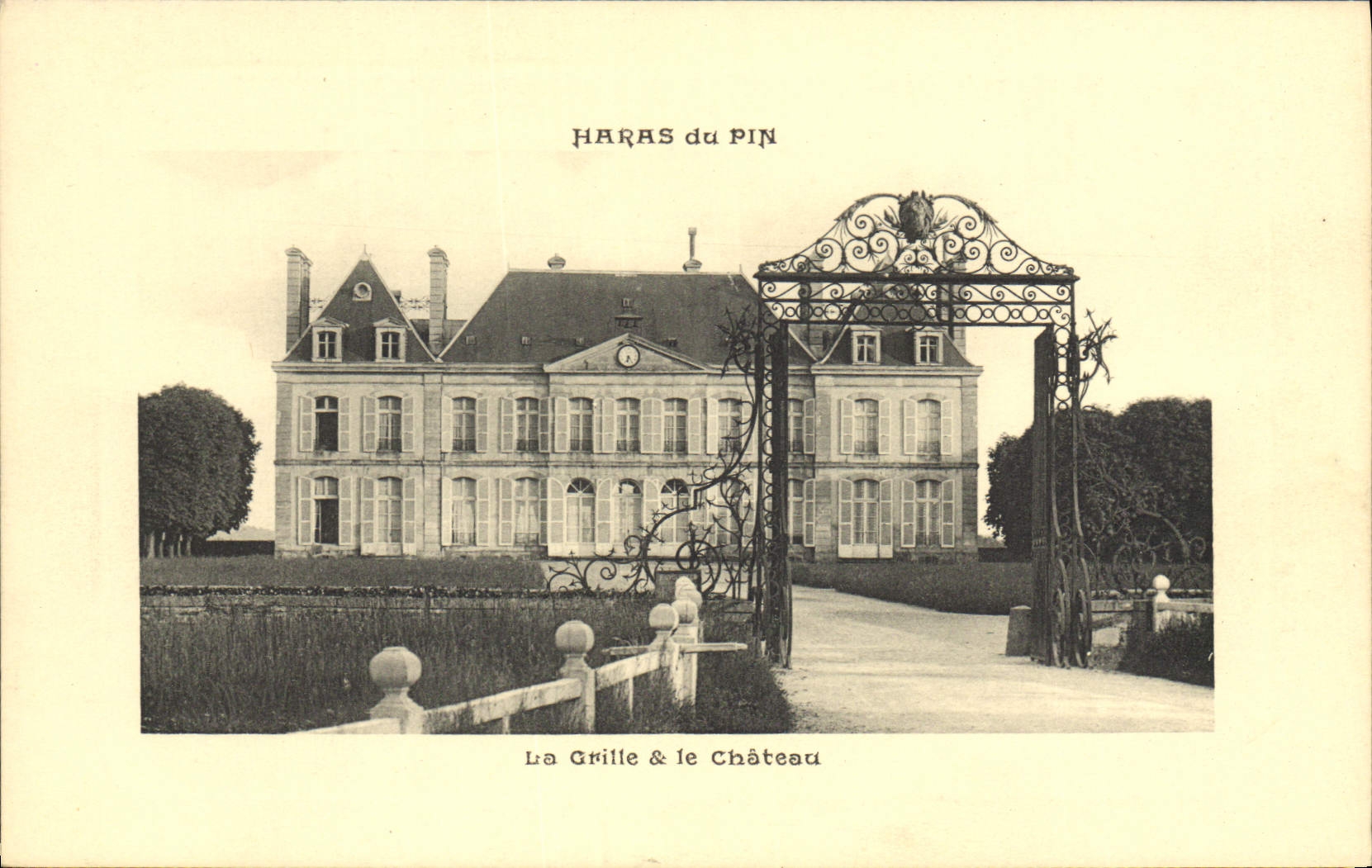 CPA Cheval Equitation Hippisme Haras du Pin Le grille et le chateau