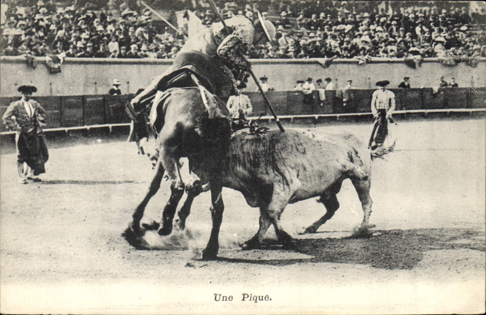 CPA Corrida Course de taureaux Une pique