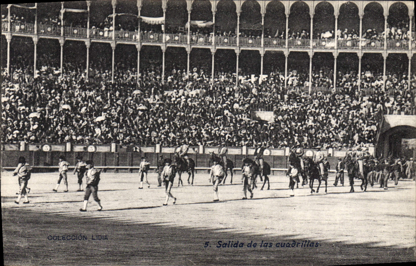 CPA Corrida Course de taureaux Salida de las cuadrillas