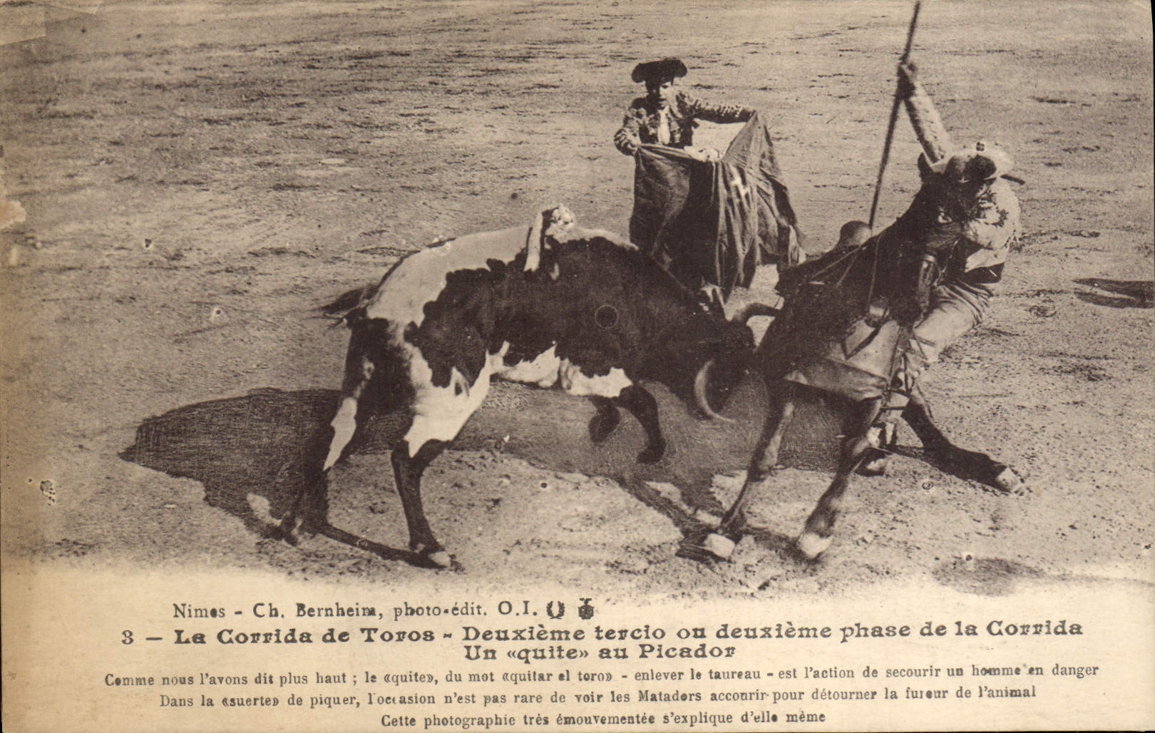 CPA Corrida Course de taureaux La corrida de toros Deuxieme tercio ou deuxieme phase de la corrida Un quite au picador