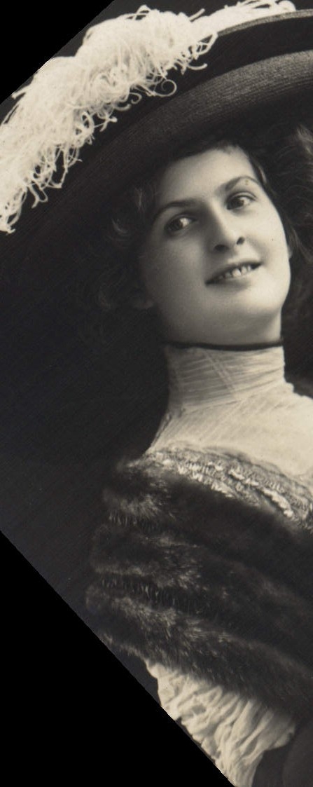 CPA Fantaisie Femme Fourrure 