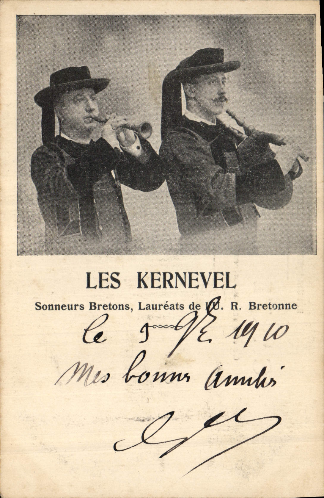 CPA Les Kernevel Sonneurs bretons Laureats de l'UR bretonne 