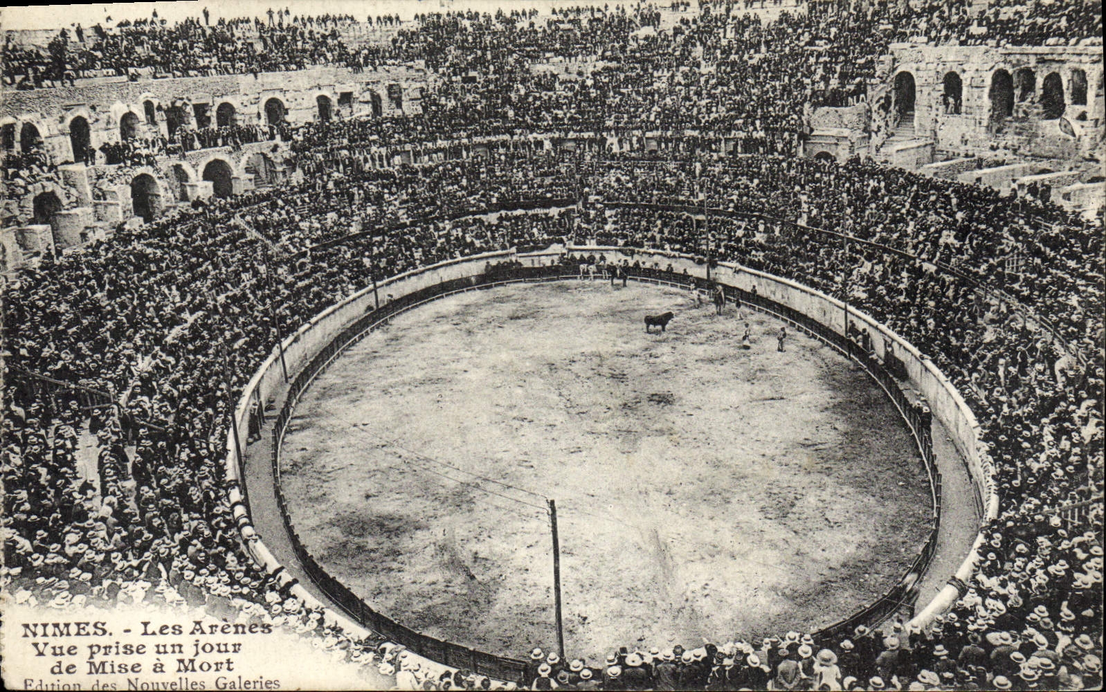 Postal Corrida Corrida de toros Nimes las arenas Vista tomada un día de puesta se murieron