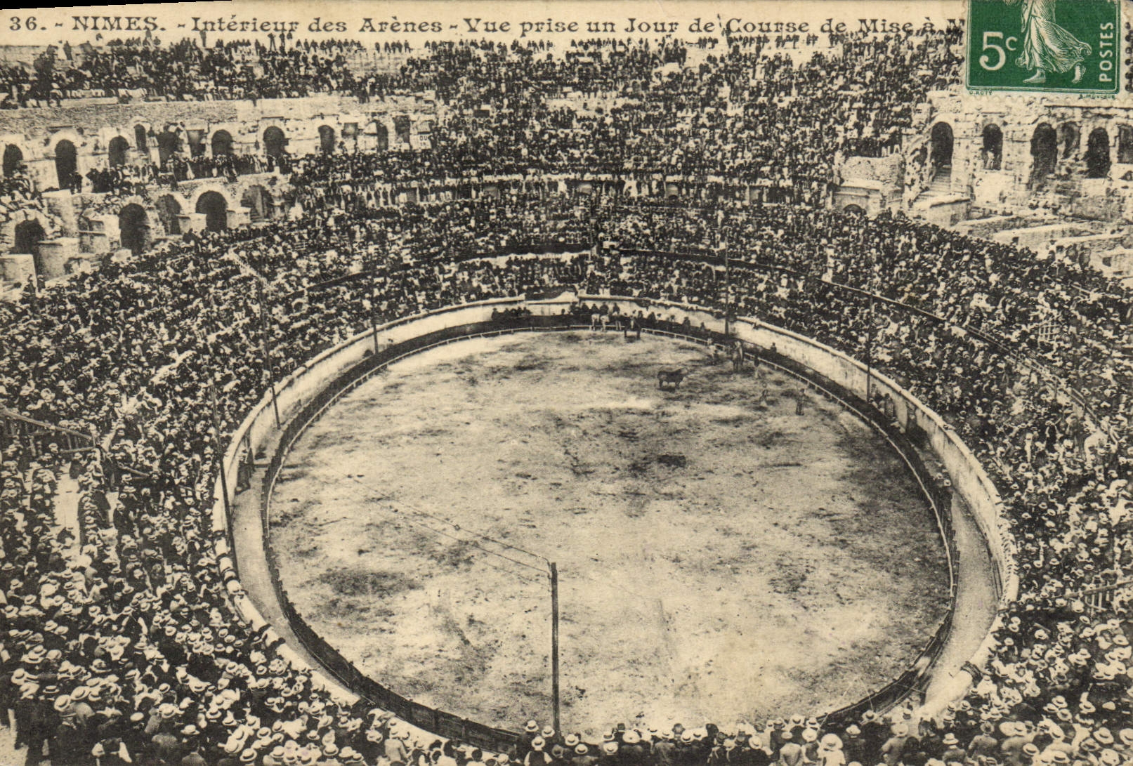 CPA Corrida Course de taureaux Nimes Les arenes Vue prise un jour de mise a mort 