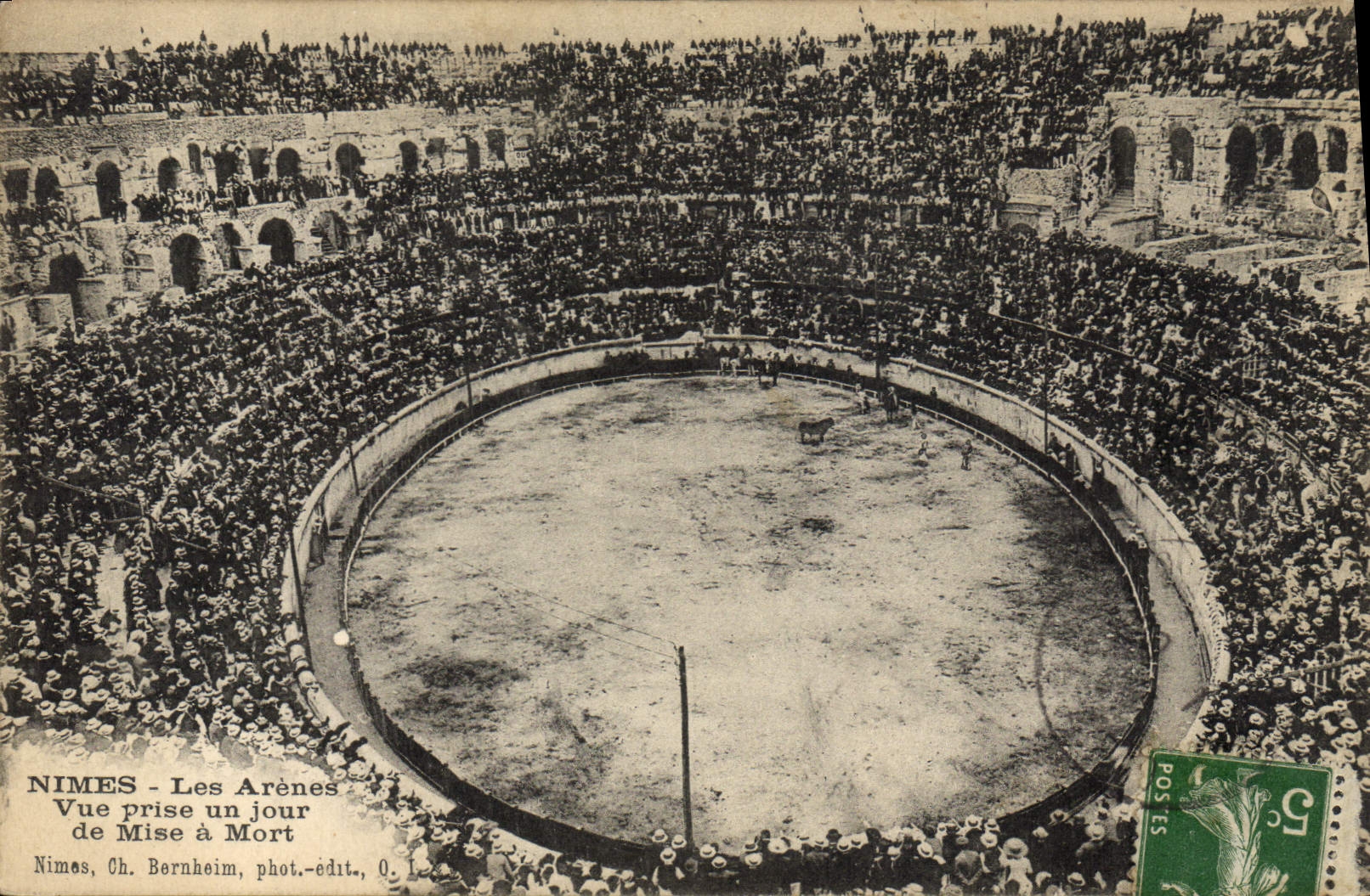 CPA Corrida Course de taureaux Nimes Les arenes Vue prise un jour de mise a mort 