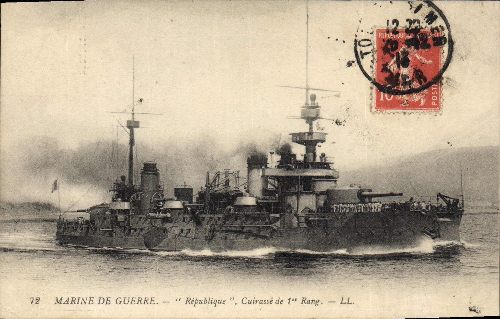 CPA Bateau de Guerre Republique Cuirasse de 1er rang 