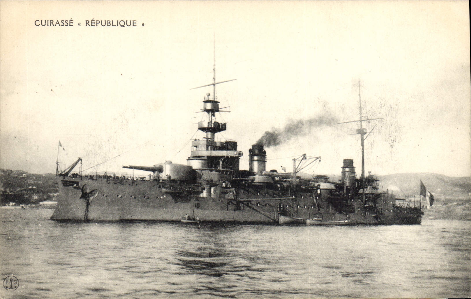 CPA Bateau de Guerre Cuirasse Republique 