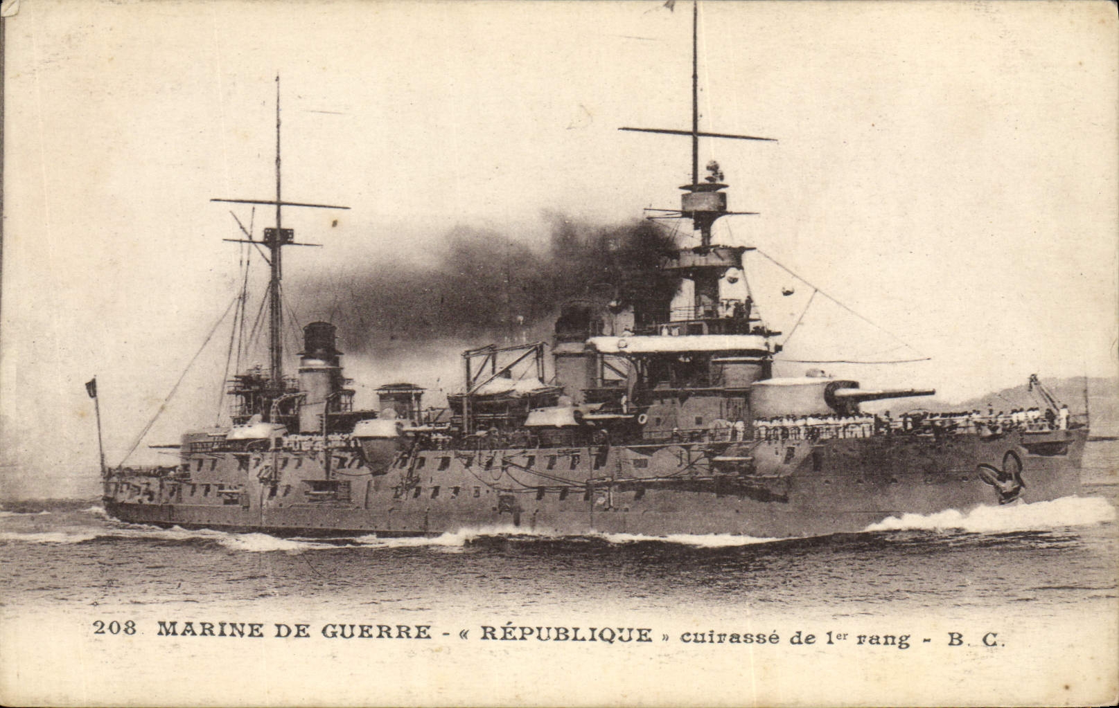 CPA Bateau de Guerre Republique Cuirasse de 1er rang 