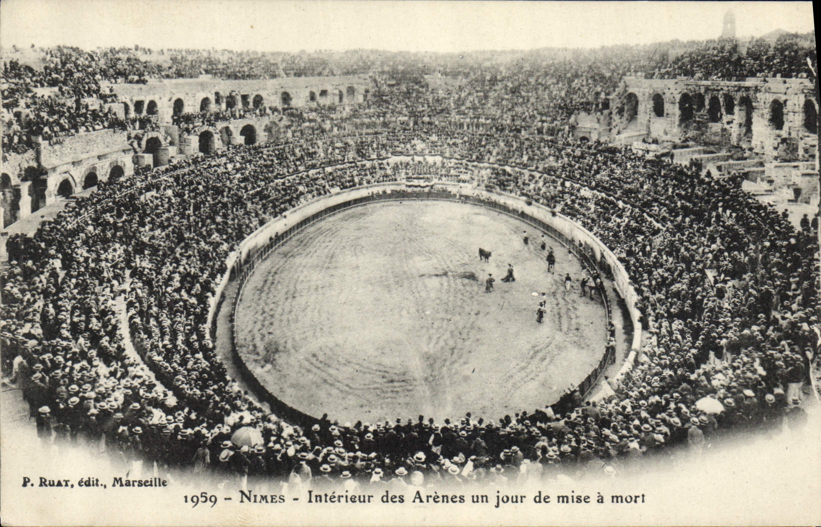 CPA Corrida Course de Taureaux Nimes Interieur des arenes un jour de mise a mort 