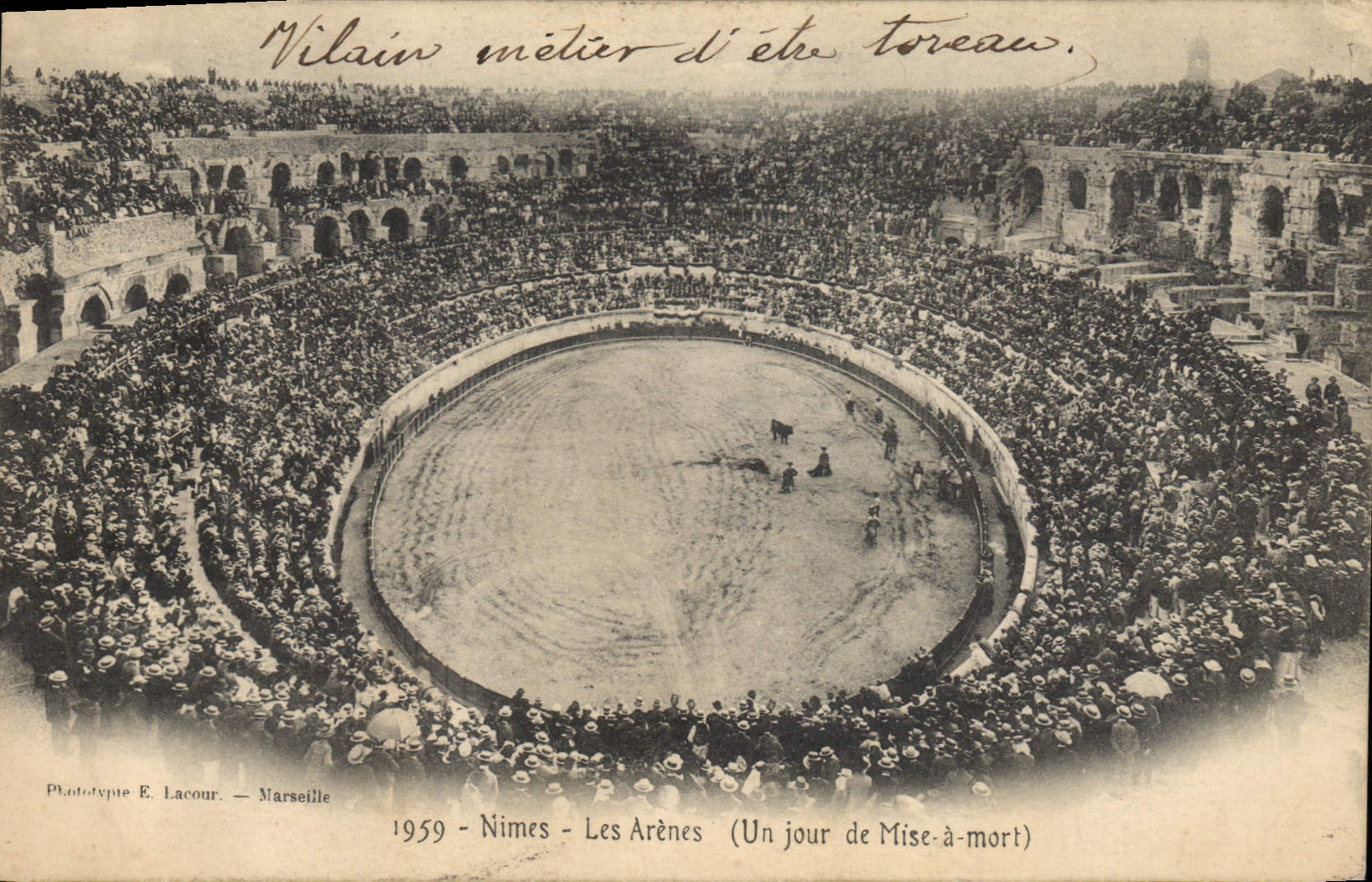 CPA Corrida Course de Taureaux Nimes Les arenes Un jour de mise a mort 