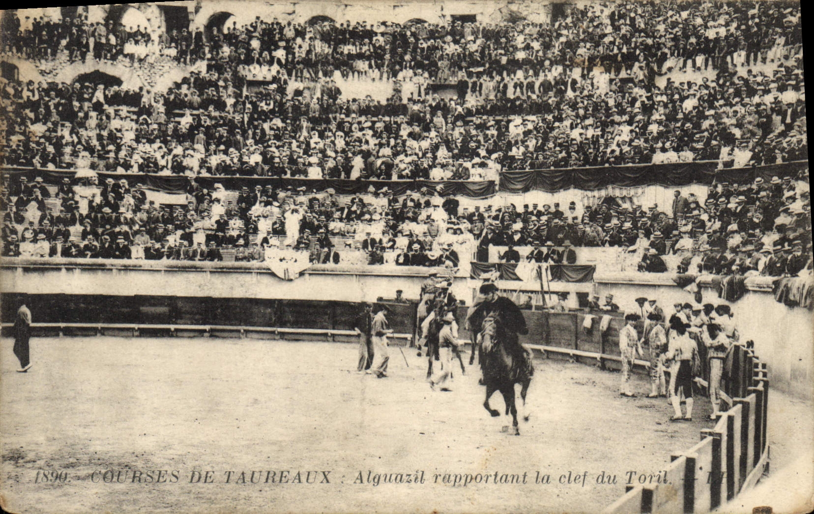 CPA Corrida Course de Taureaux Alguazil rapportant la clef du Toril