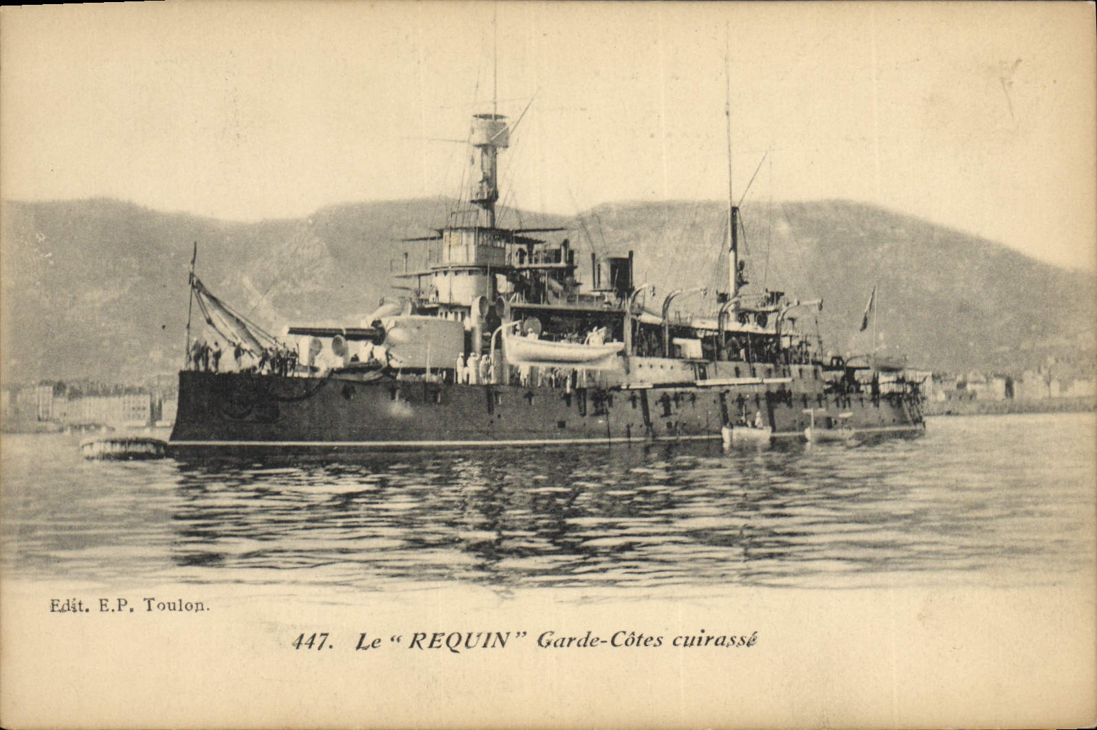 CPA Bateau de Guerre Le Requin Garde cotes cuirasse 