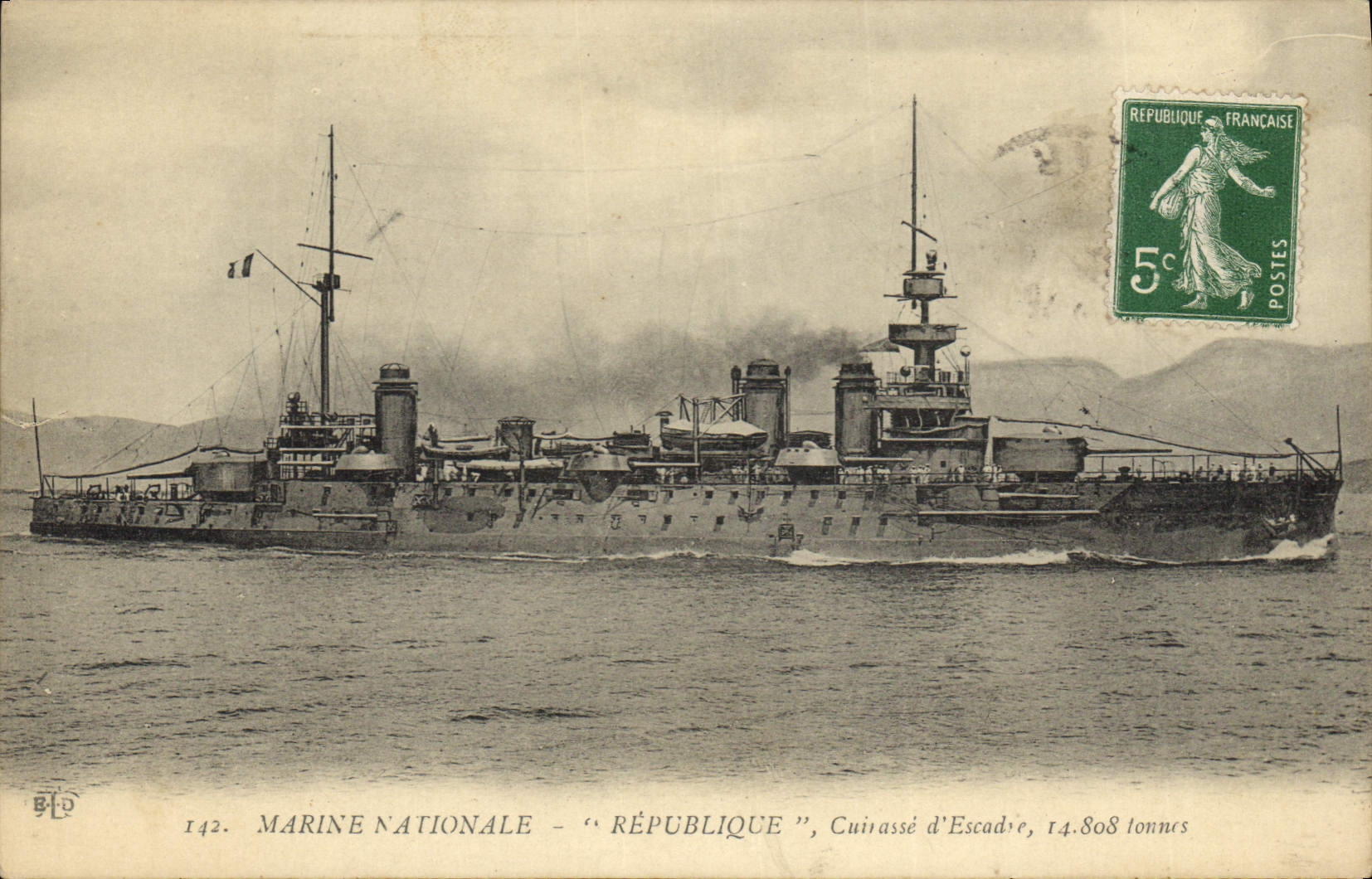 CPA Bateau de Guerre Republique Cuirasse d'escadre 