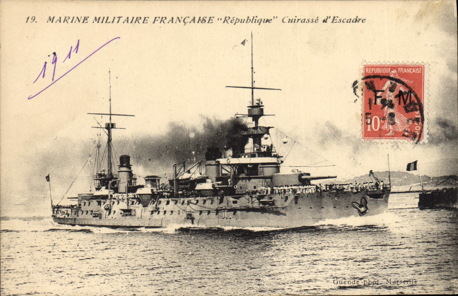 CPA Bateau de Guerre Republique Cuirasse d'escadre 
