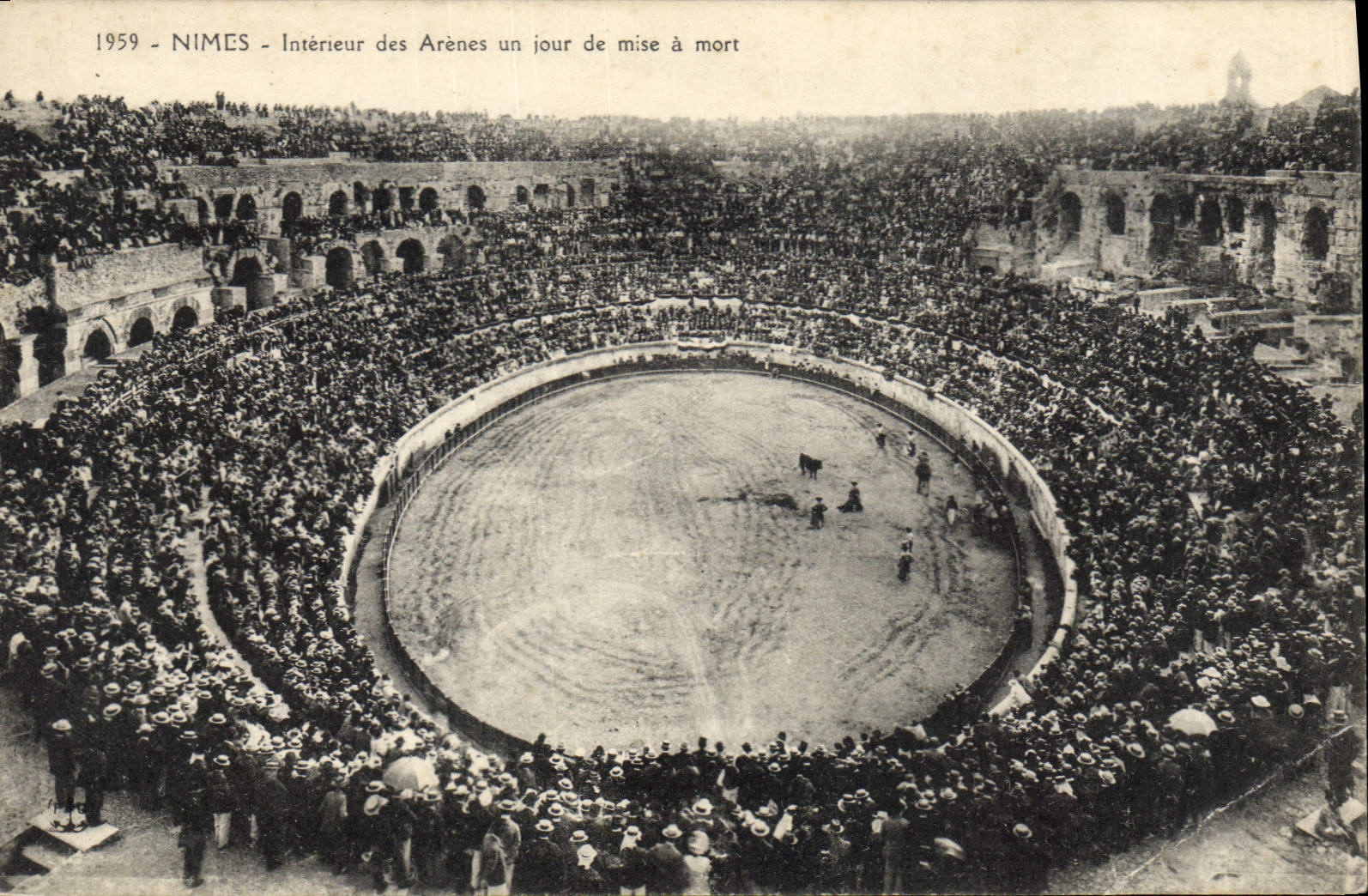 CPA Corrida Course de Taureaux Nimes Interieur des arenes un jour de mise a mort