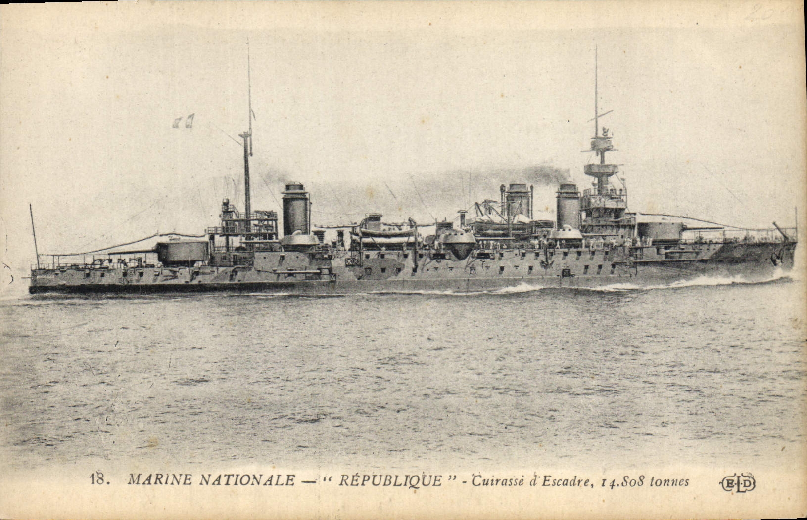 CPA Bateau de Guerre Republique Cuirasse d'escadre