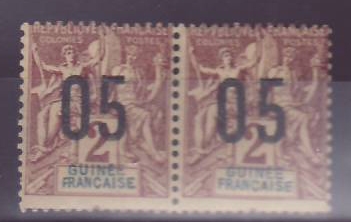 Guinee 2c n°48 paire avec chiffres espacees tenant a normal ** sans charniere (tir 493)