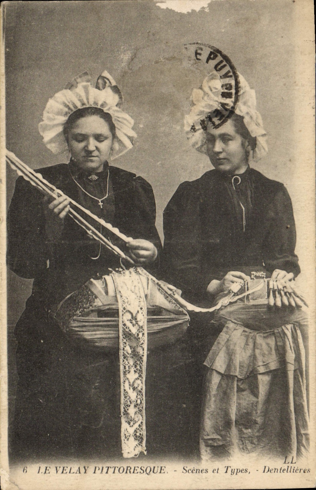 CPA Dentelle Dentelliere Le Velay dentellieres 