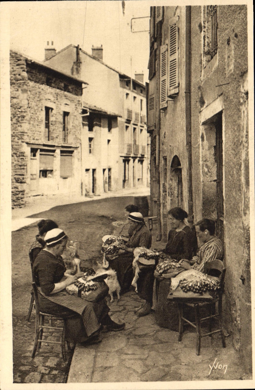 CPA Dentelle Dentelliere Le Puy Groupe de dentellieres