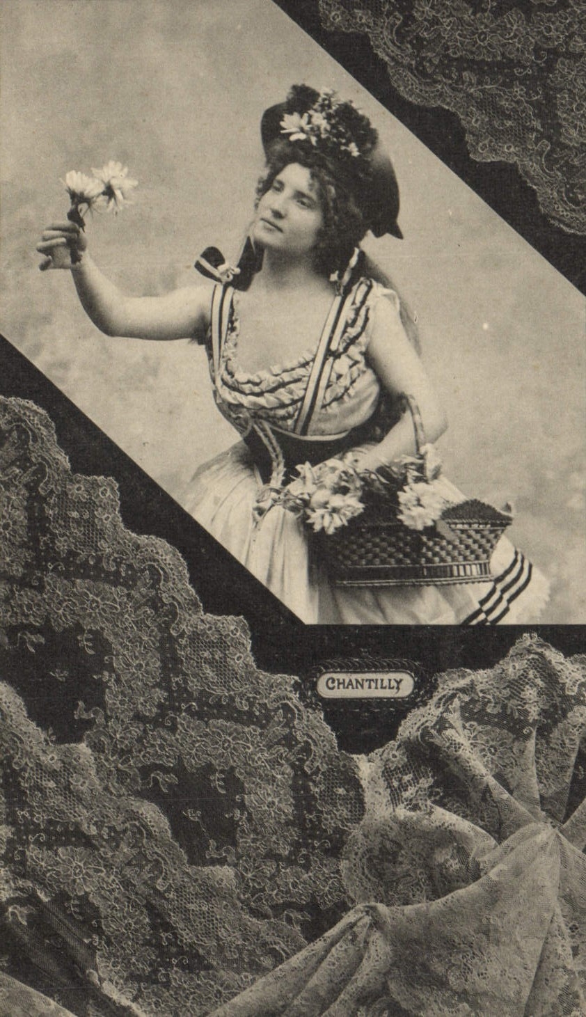 CPA Dentelle Dentelliere Chantilly Femme 