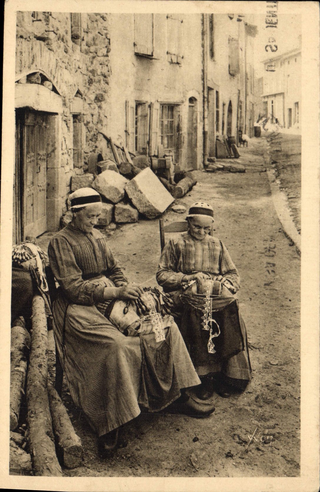 CPA Dentelle Dentelliere Le Puy Dentellieres de la ville 