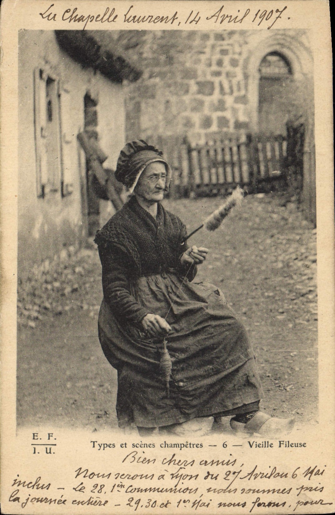 CPA Dentelle Dentelliere Vieille fileuse 