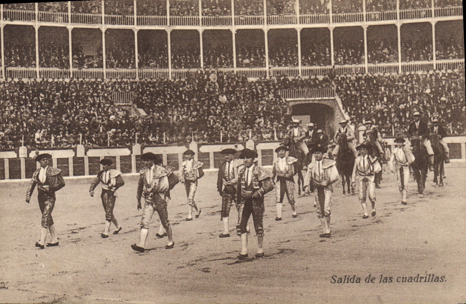 CPA Corrida Course de taureaux Salida de las cuadrillas 