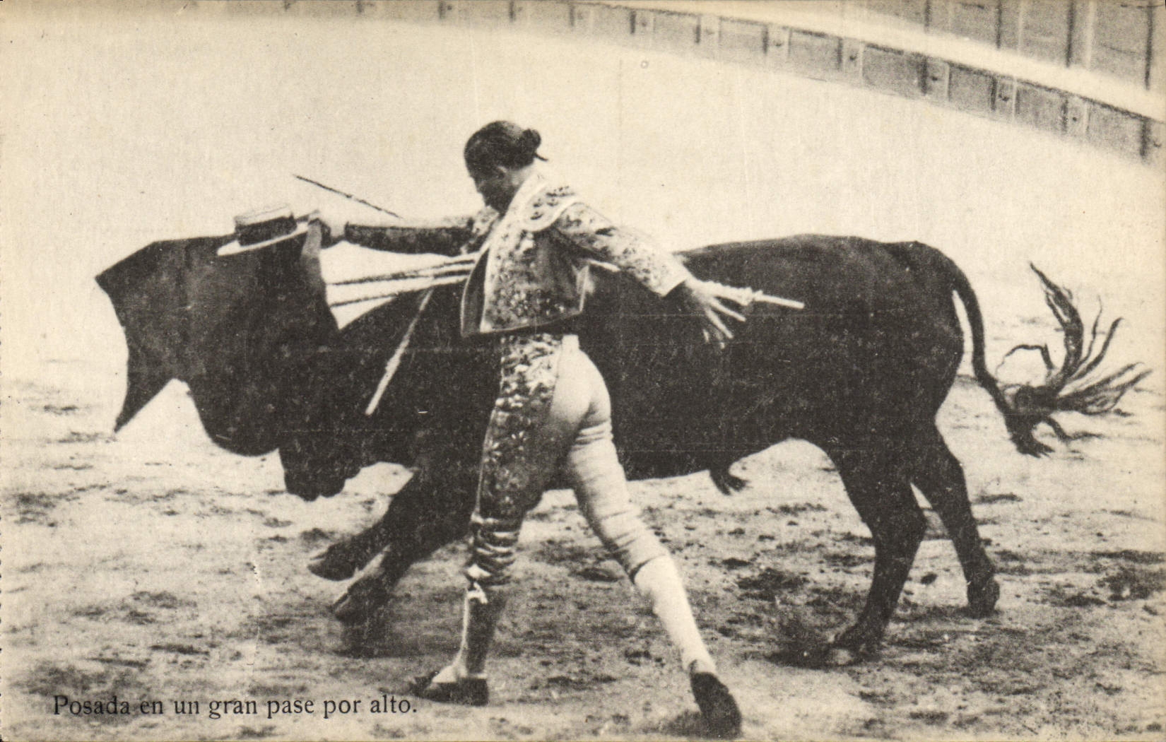 Postal Corrida Corrida de toros Posada en un gran pasado por alto