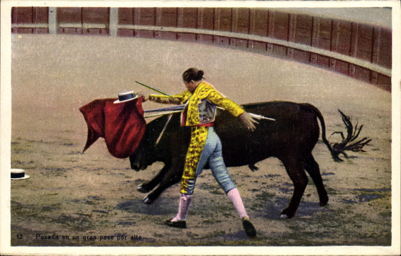 CPA Corrida Course de taureaux Posada en un gran pase por alto