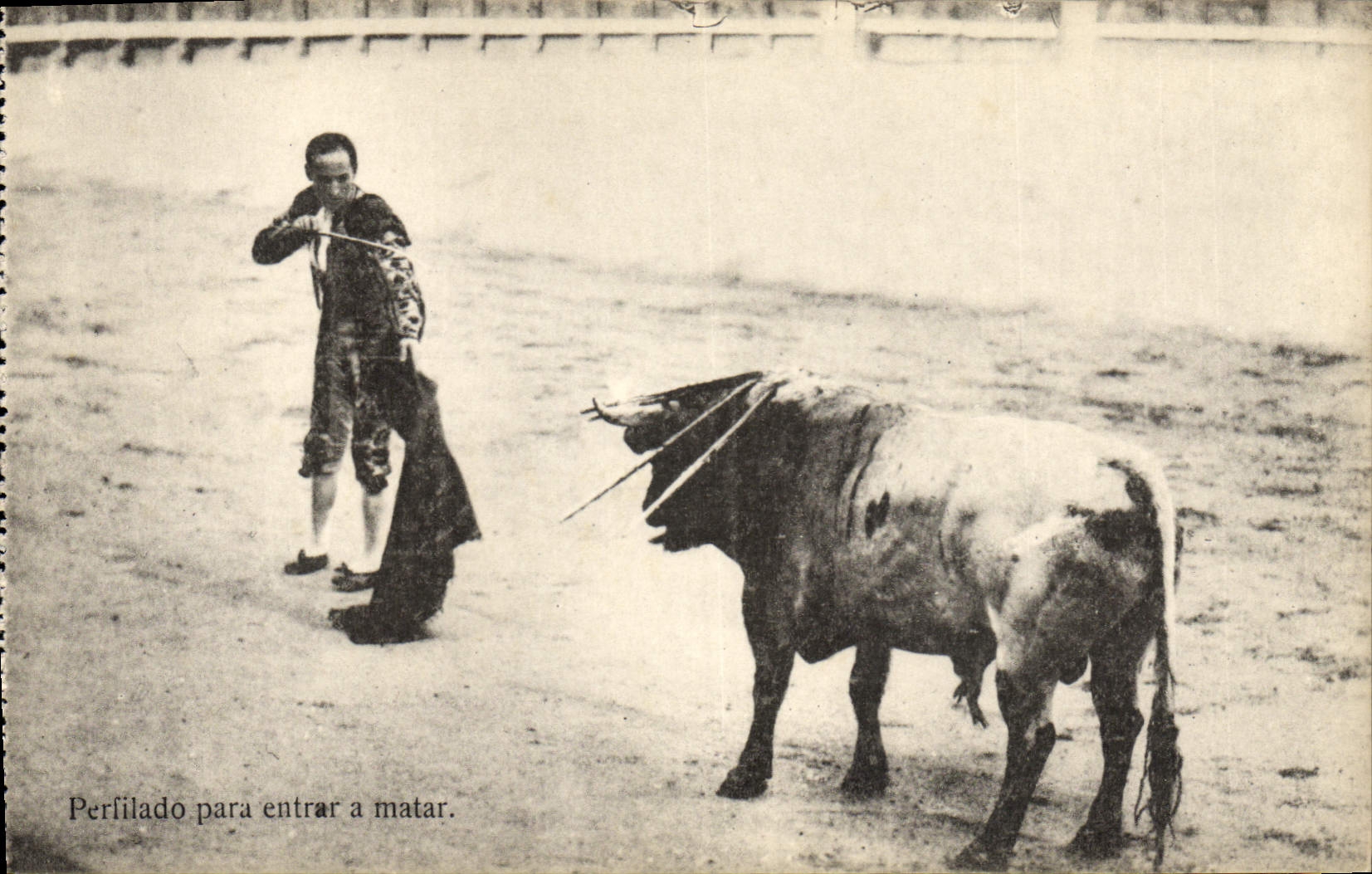 Postal Corrida Corrida de toros Perfilado hizo frente entrar a matar