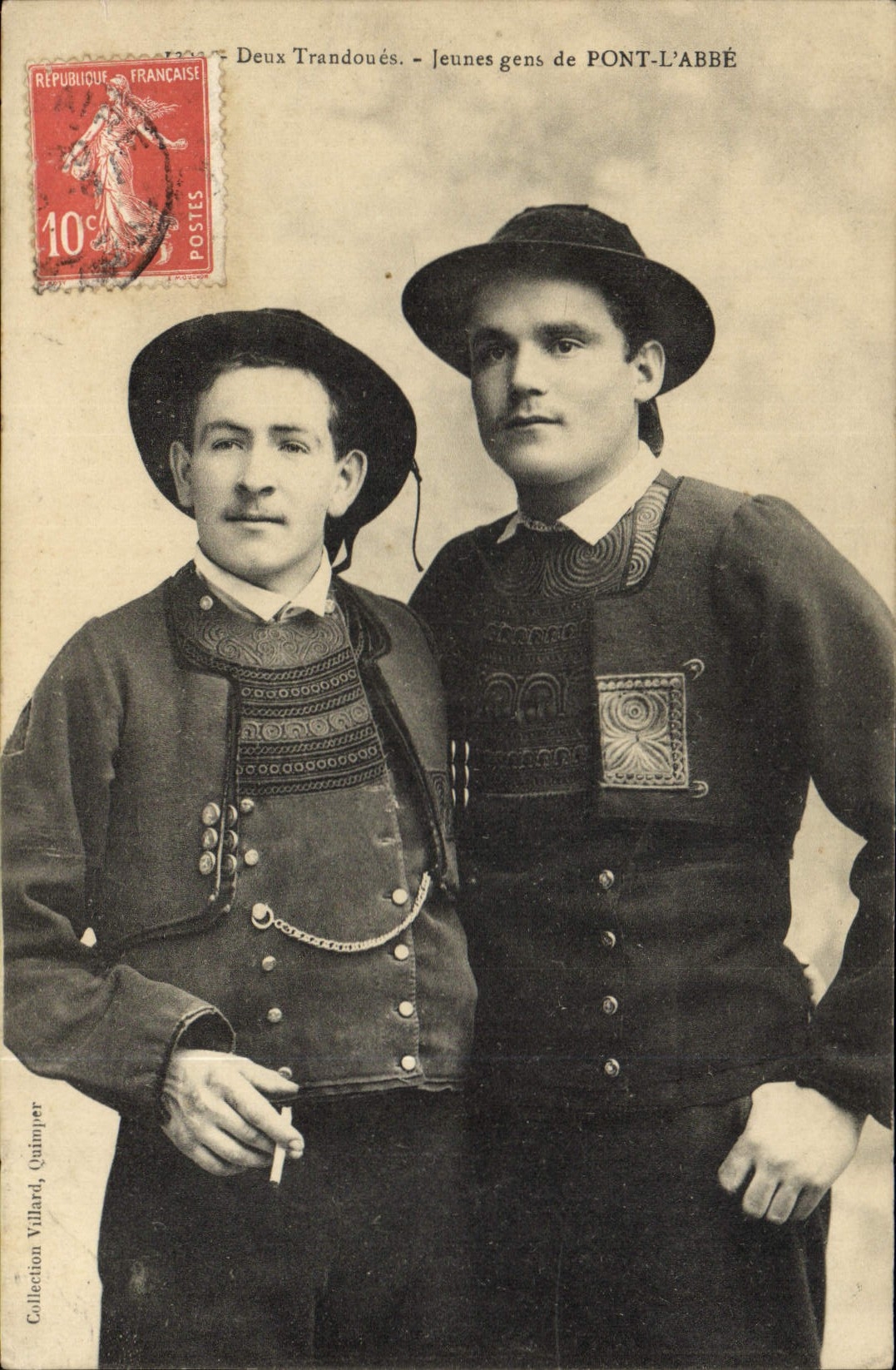CPA Folklore Deux Trandoues Jeunes gens de Pont L'abbe