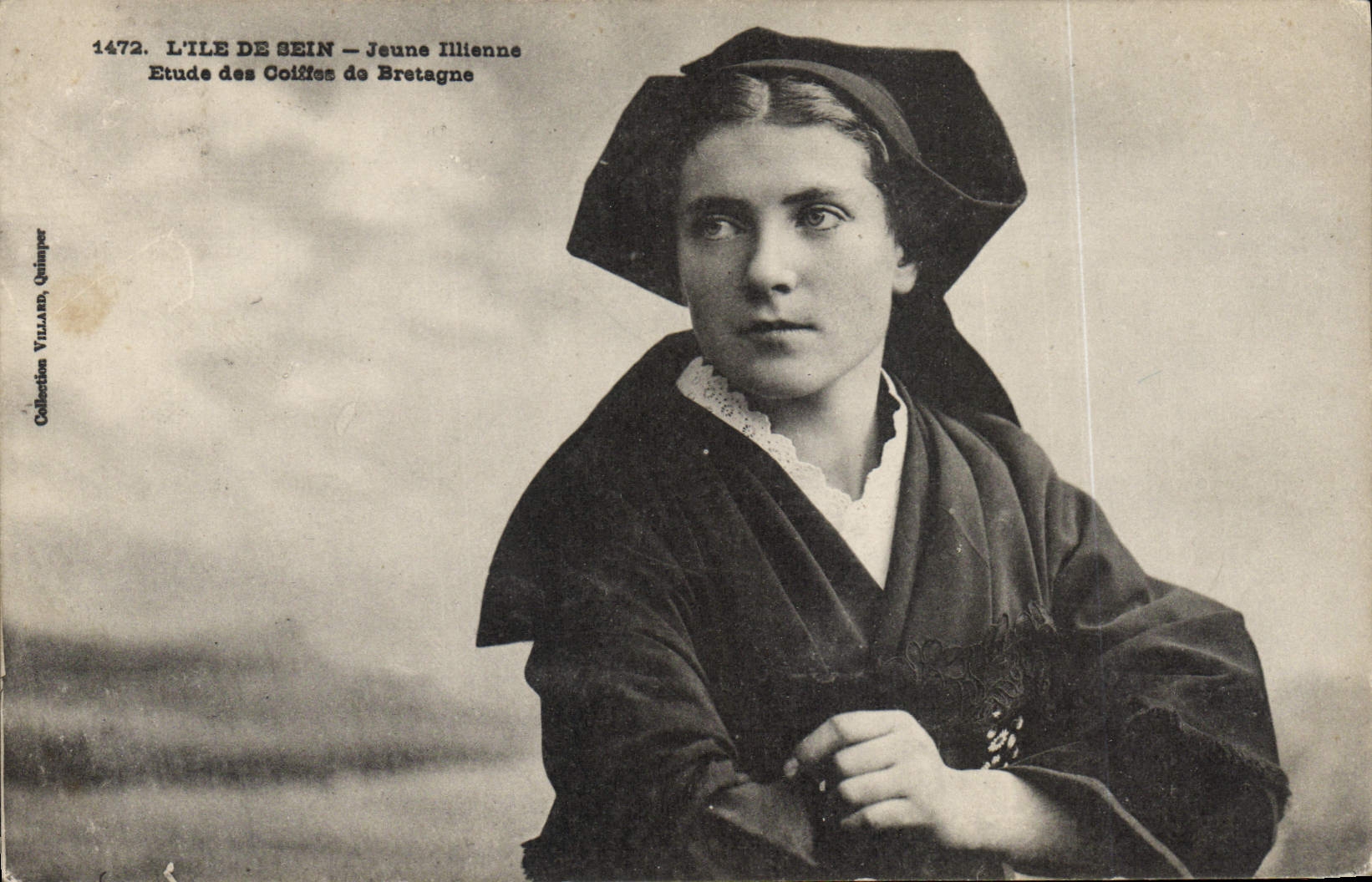 CPA Folklore L'Ile de Sein Jeune Illienne 