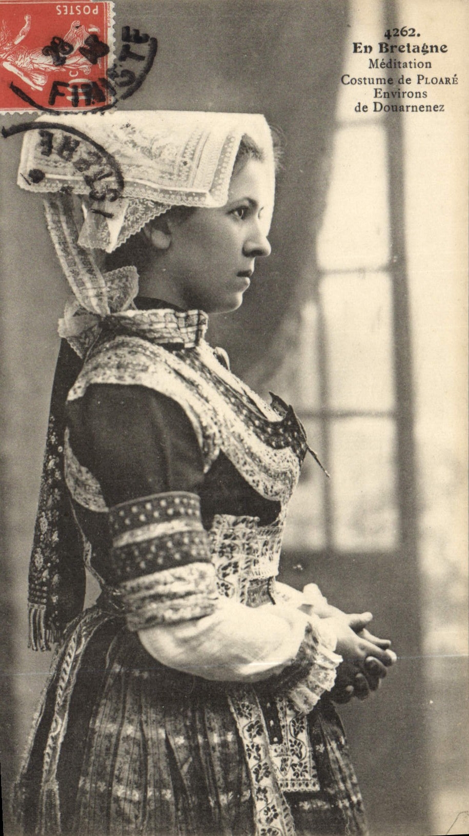 CPA Folklore Bretagne Costume de Ploare Environs de Douarnenez 