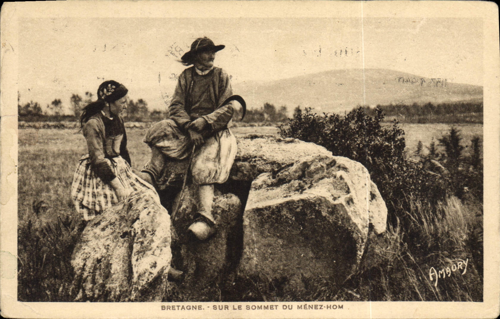 CPA Folklore Bretagne Sur le sommet du Meme Hom 