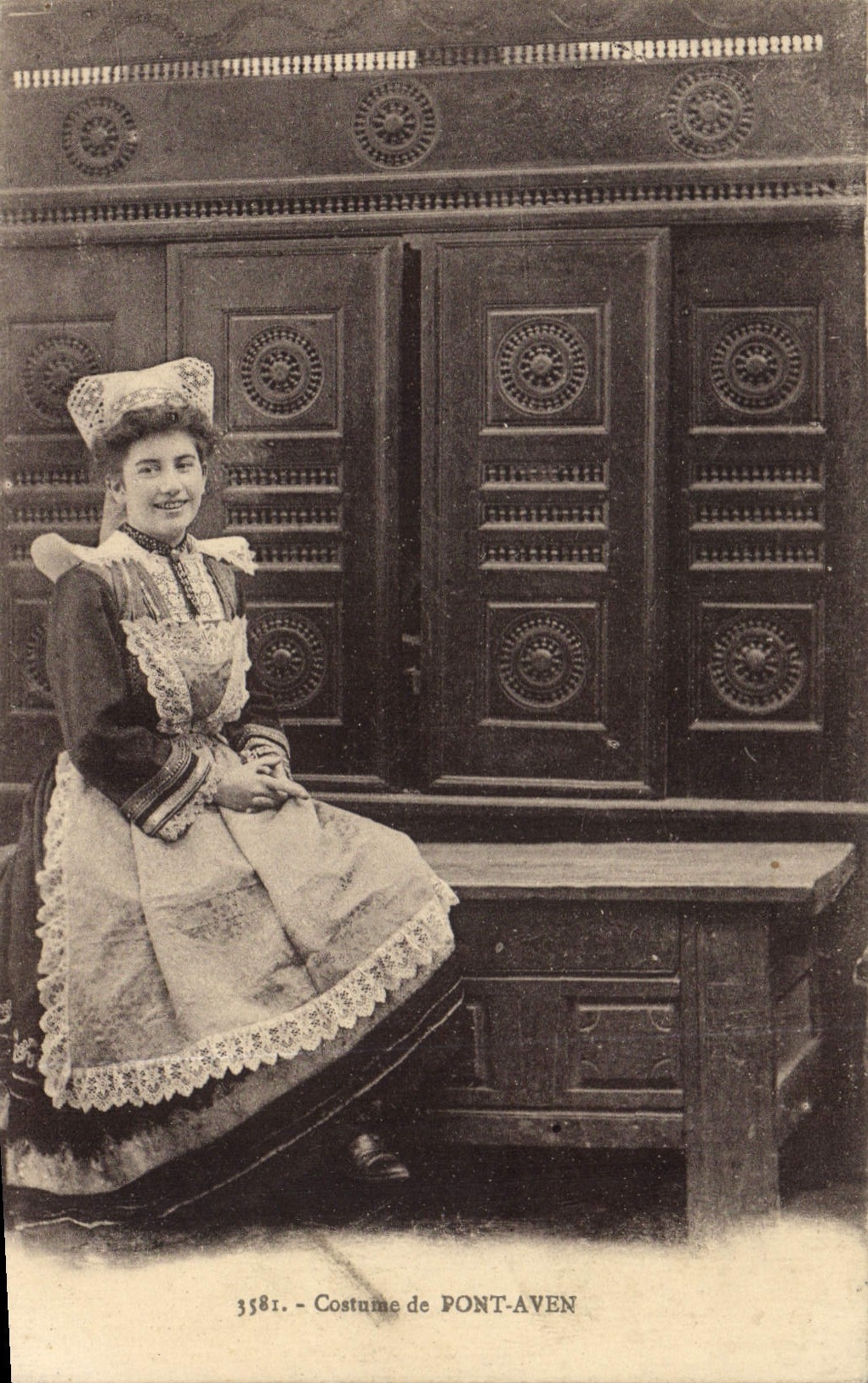 CPA Folklore Costume de Pont Aven 