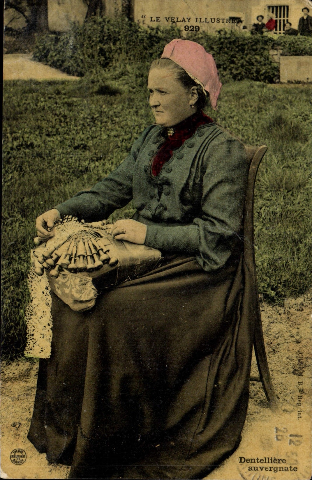 CPA Dentelle Dentelliere Auvergnate Le Velay 