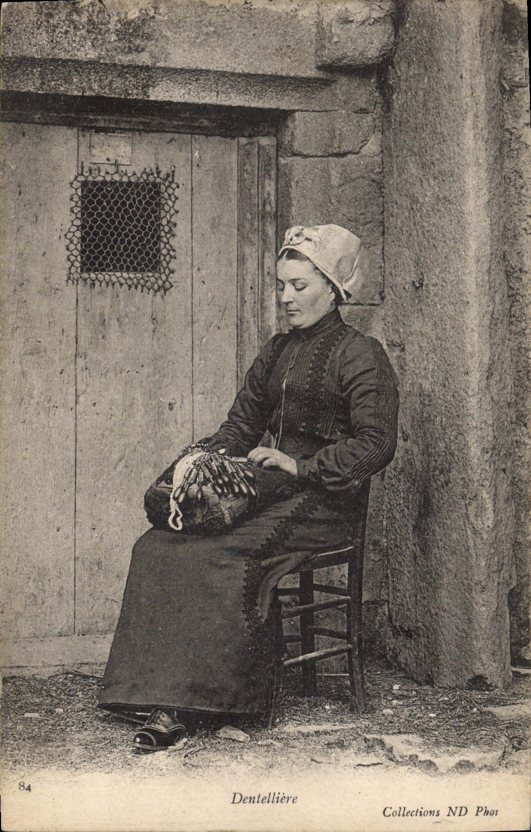 CPA Dentelle Dentelliere 