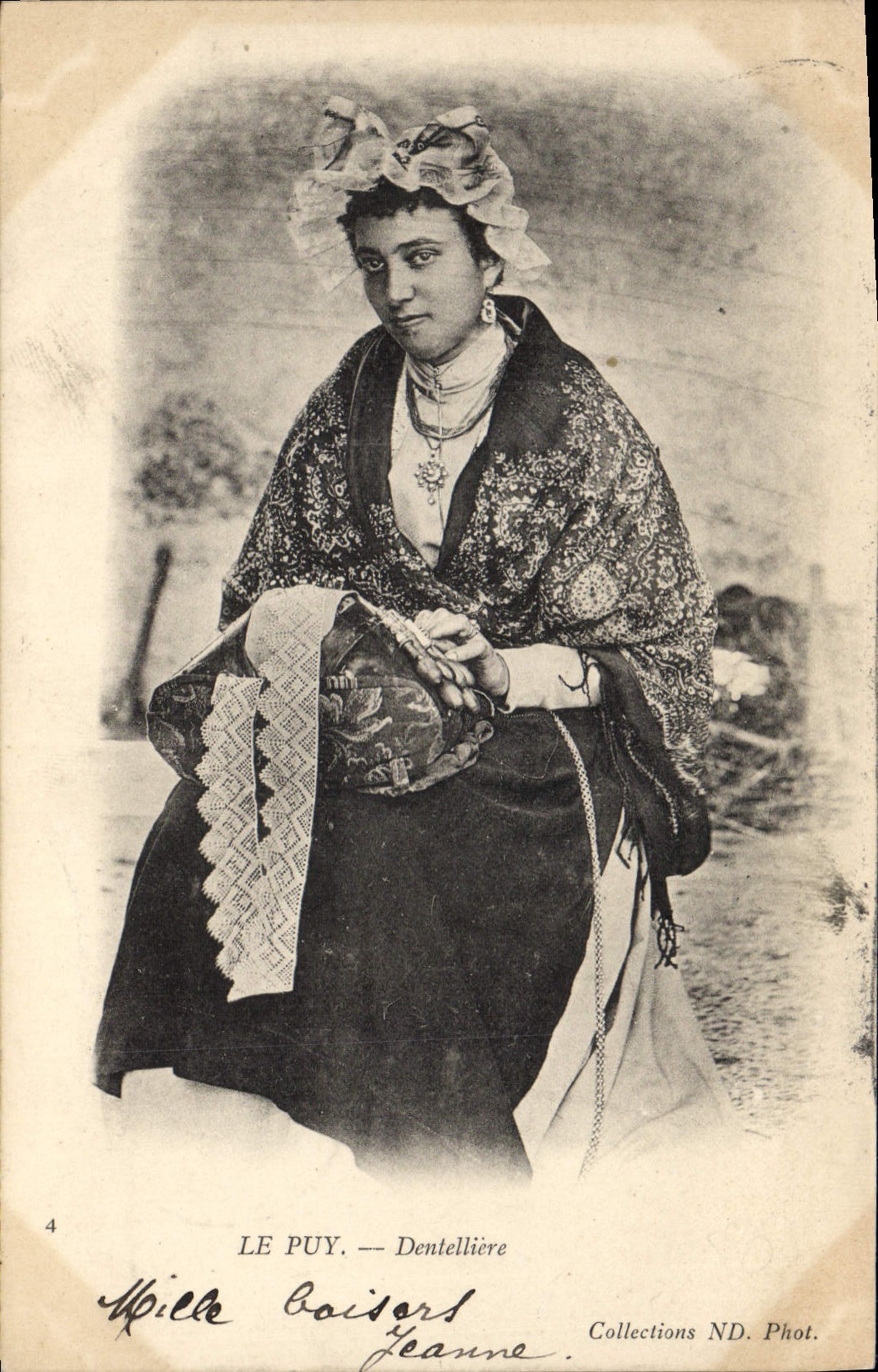 CPA Dentelle Dentelliere Le Puy 