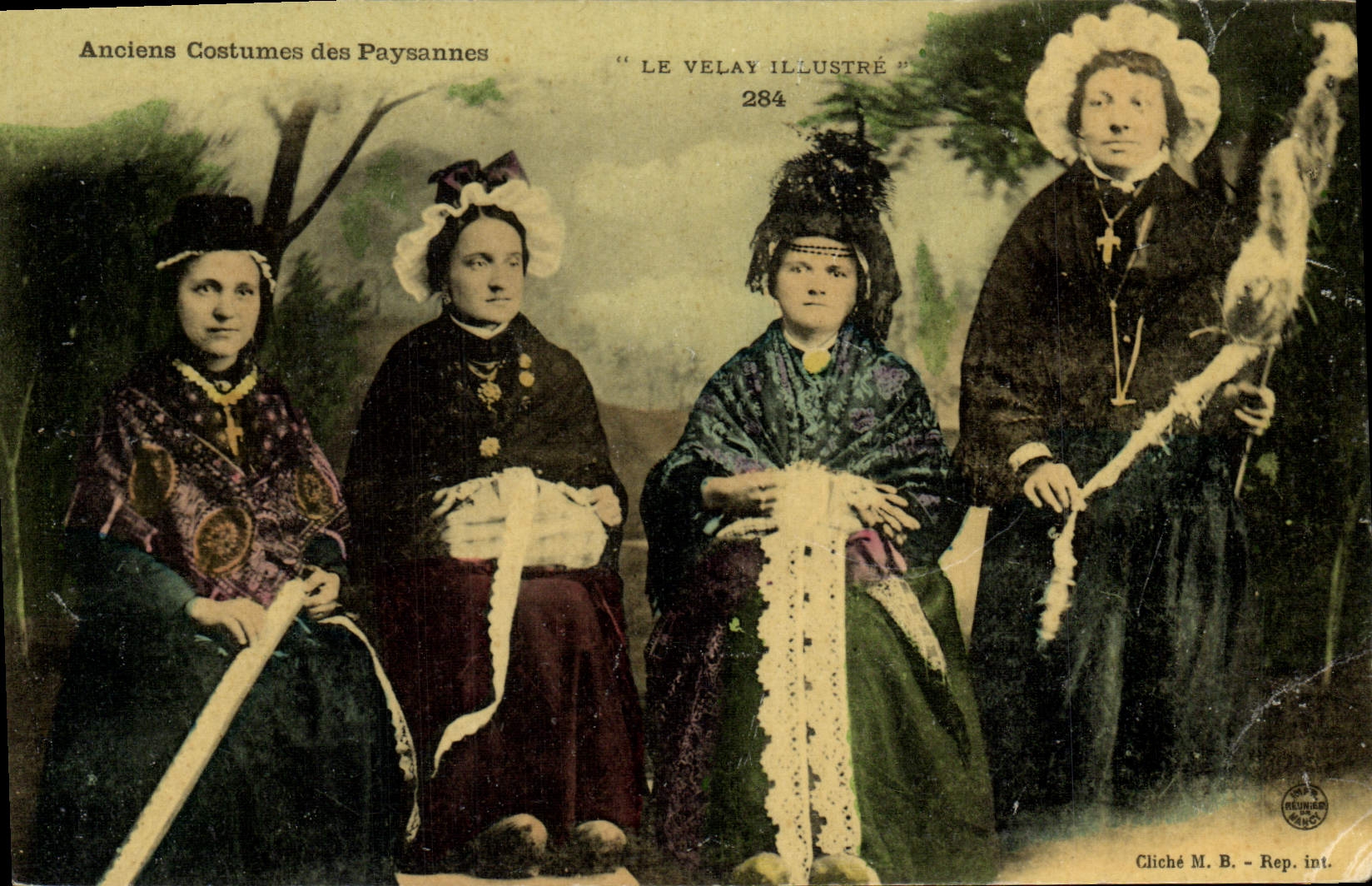 CPA Dentelle Dentelliere Anciens costumes des paysannes Le Velay