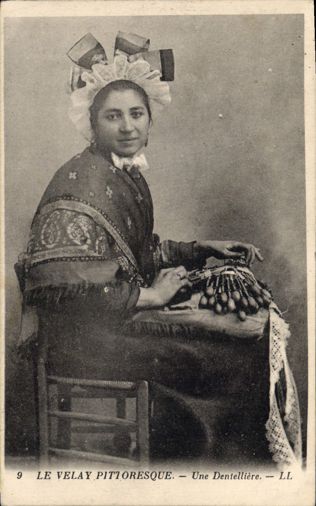 CPA Dentelle Dentelliere Le Velay 