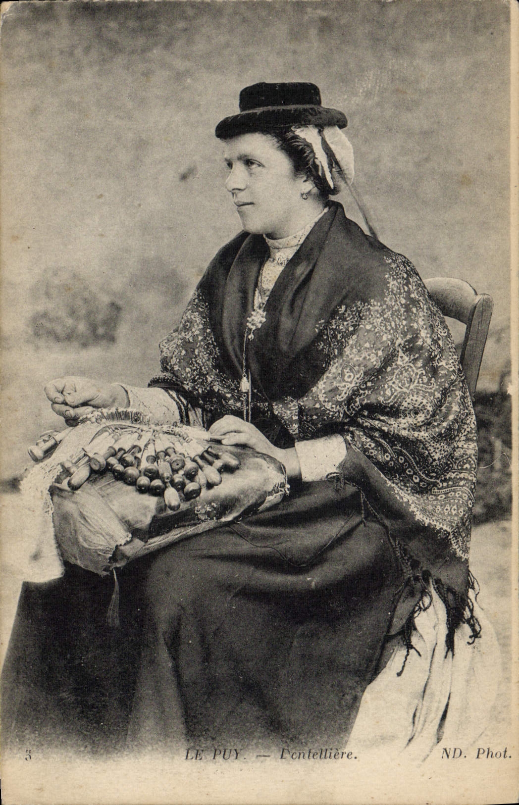 CPA Dentelle Dentelliere Le Puy 