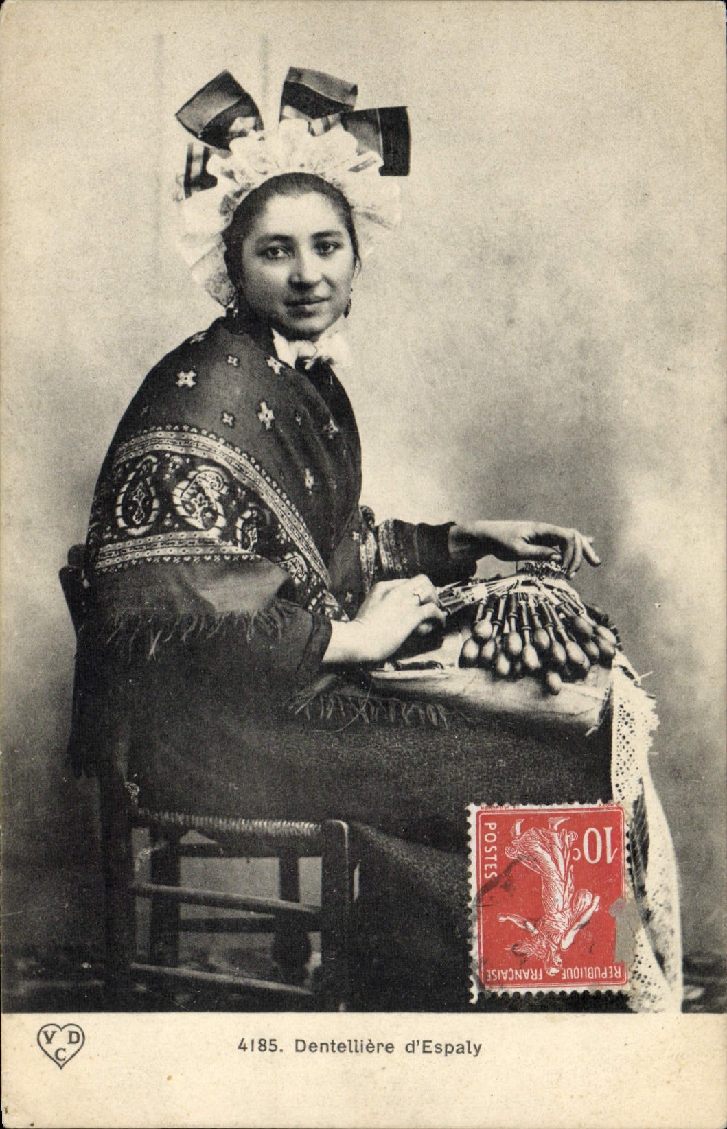 CPA Dentelle Dentelliere d'Espaly 