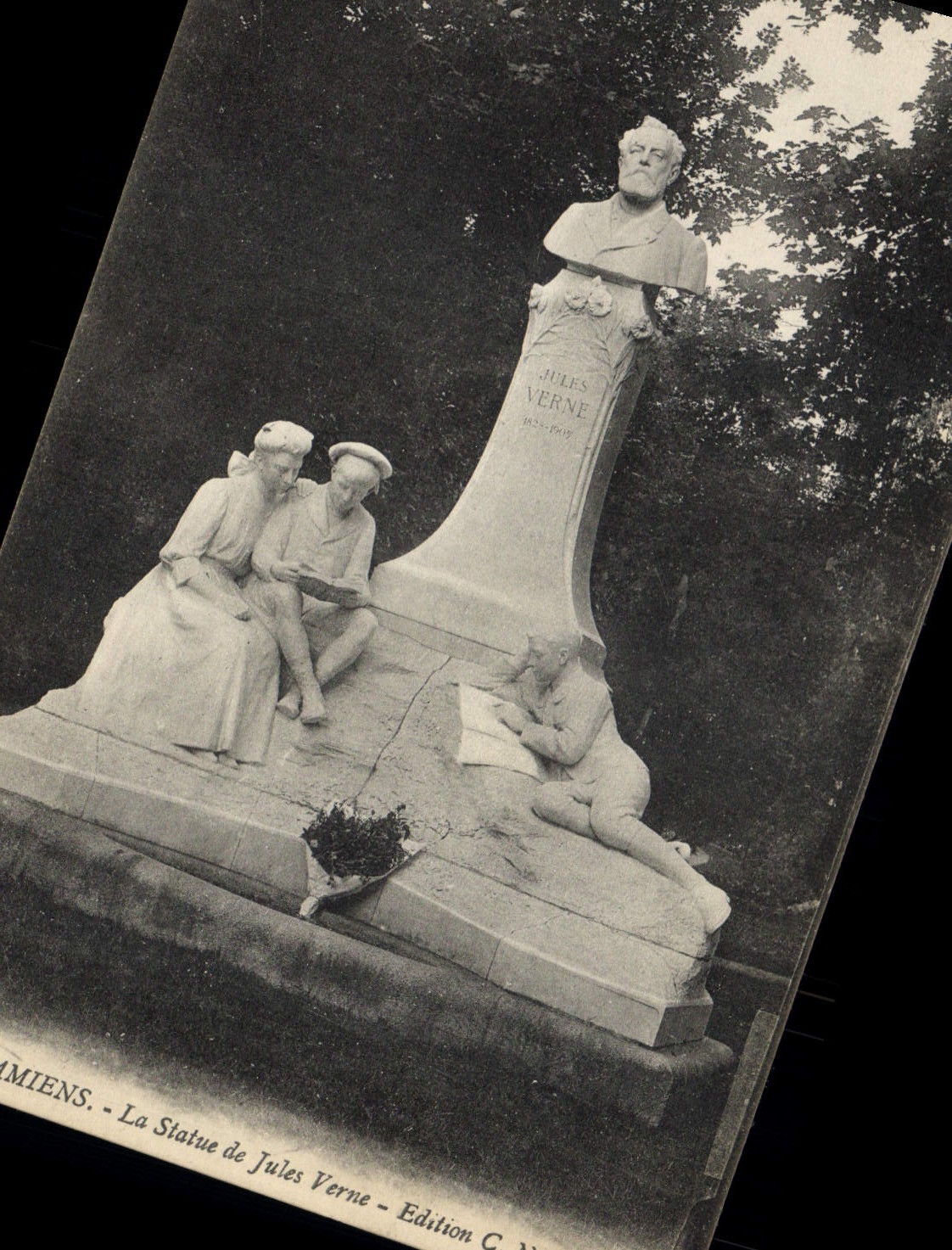 Vintage Postcard Amiens the statue of Jules Verne