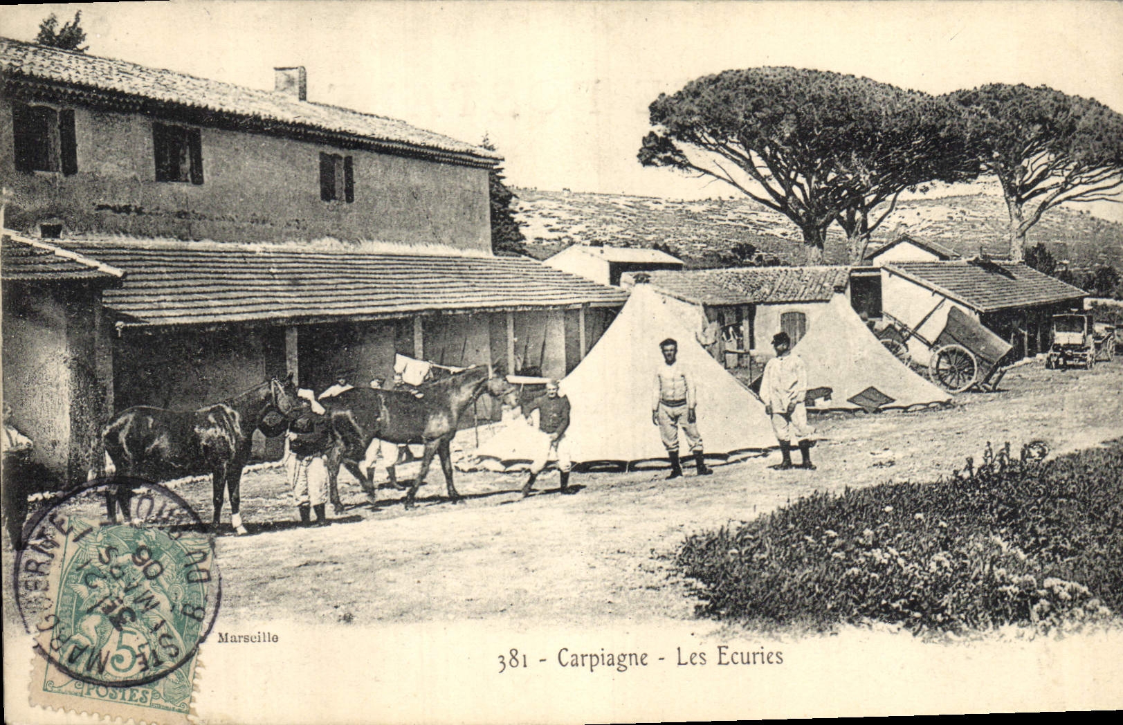 CPA Cheval Equitation Hippisme Campagne Les Ecuries 