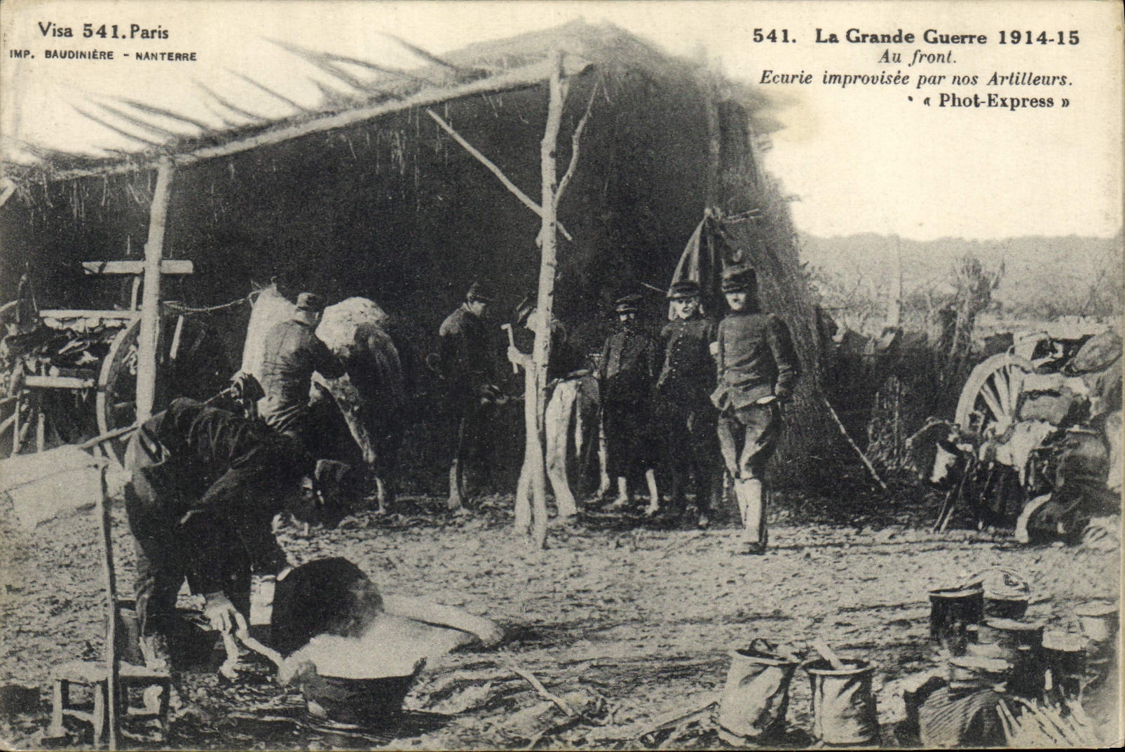 CPA Cheval Equitation Hippisme Ecurie improvisee par nos artilleurs Militaria