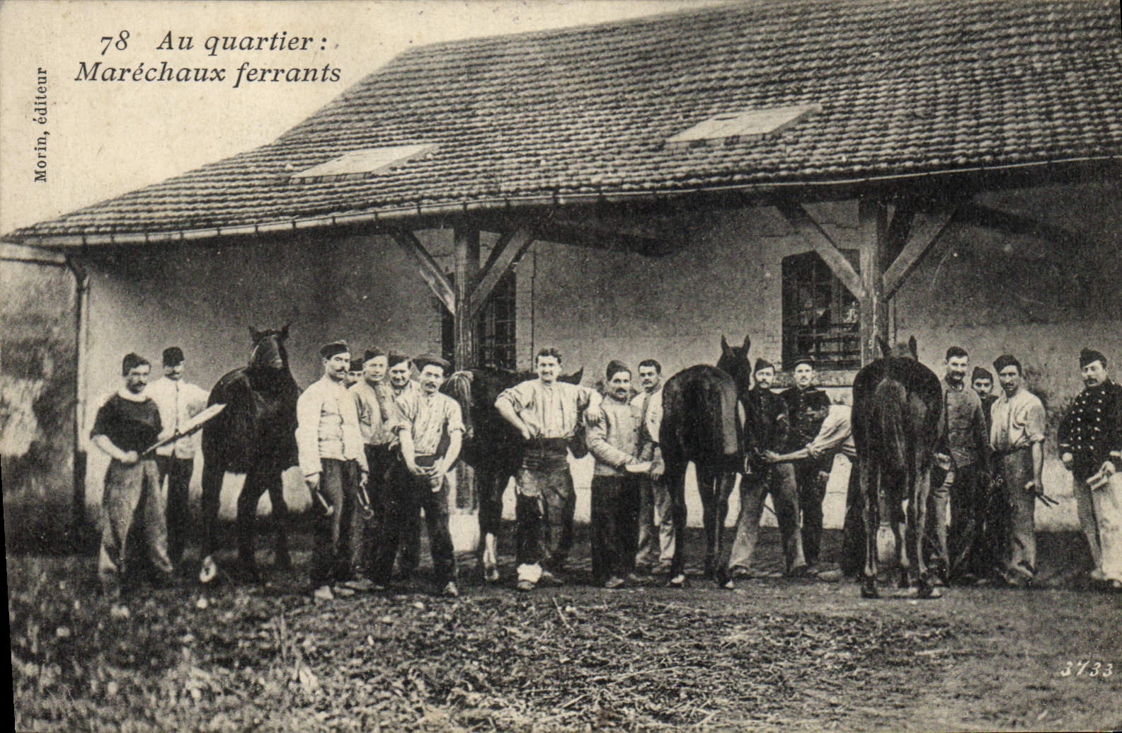 CPA Cheval Equitation Hippisme Au quartier Marechaux ferrants Militaria